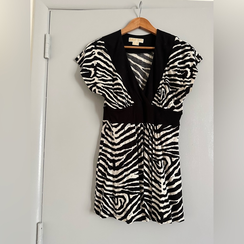 Michael Kors zebra V neck shirt size small